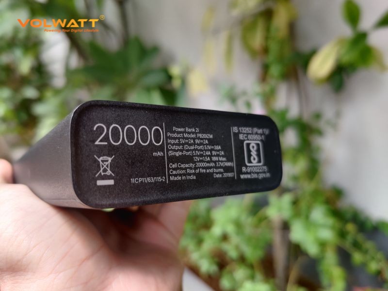 Con số "20000mAh" biểu thị khả năng lưu trữ năng lượng của pin sạc