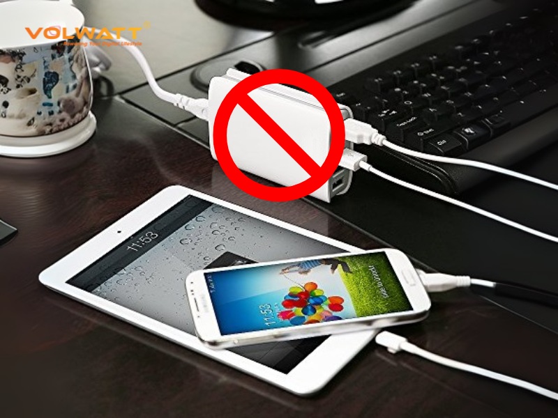 Không nên vừa dùng vừa sạc để tránh nóng máy gây ảnh hưởng đến pin
