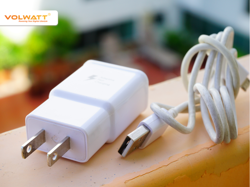 Sử dụng củ sạc không rõ nguồn gốc gây nóng khi sạc