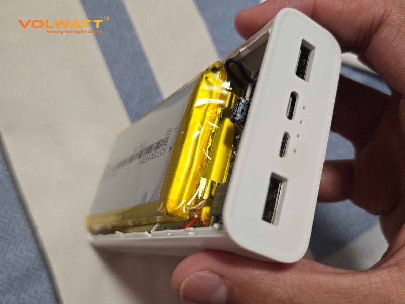 Sạc dự phòng bị phồng là dấu hiệu cảnh báo cháy nổ cấp độ cao nhất
