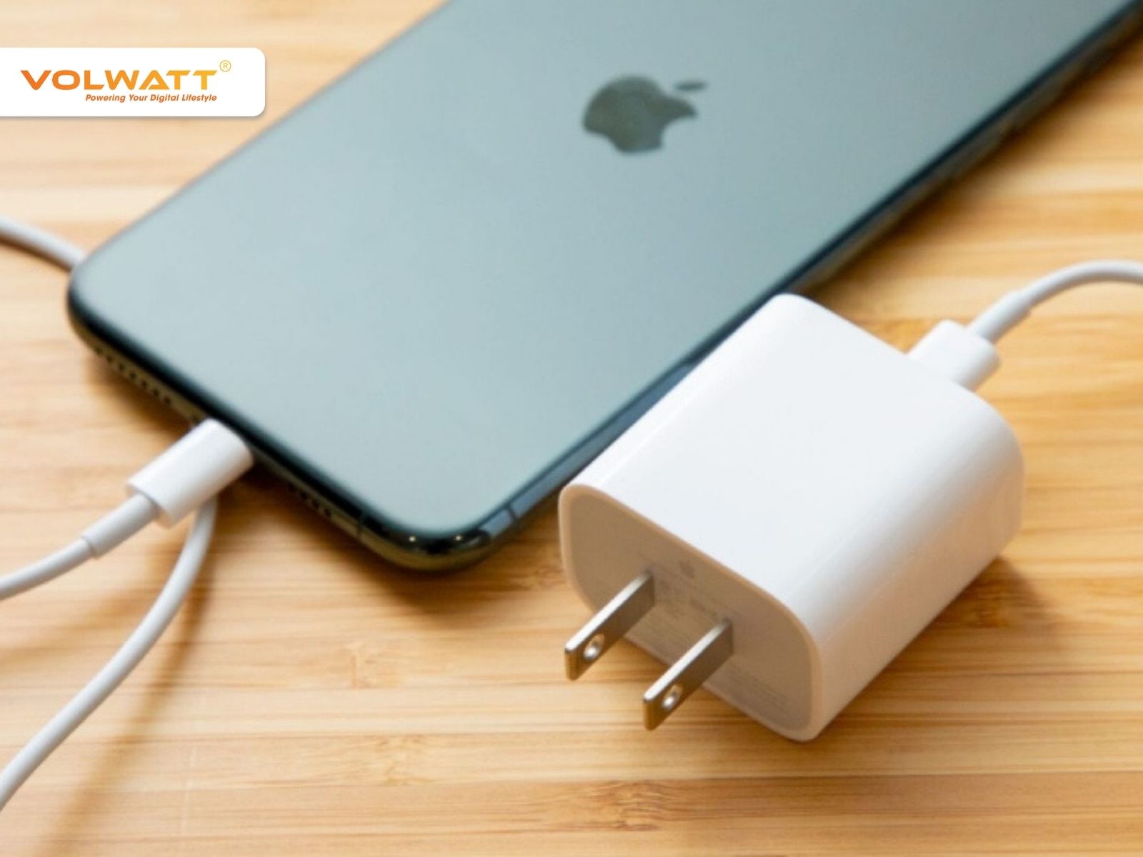 iPhone 11 dùng cổng sạc Lightning, hỗ trợ sạc nhanh với củ sạc tương thích