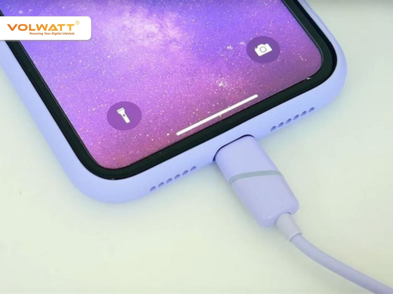 Nên ưu tiên củ sạc Samsung chính hãng để tránh làm hỏng pin