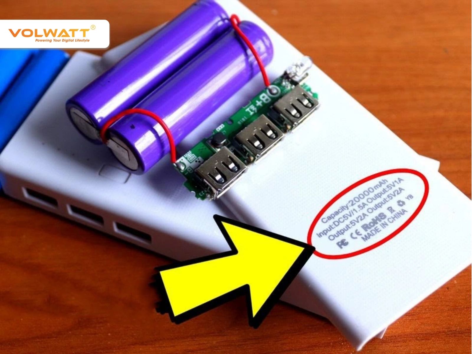 Nhận biết sạc dự phòng chính hãng và kém chất lượng qua tem nhãn