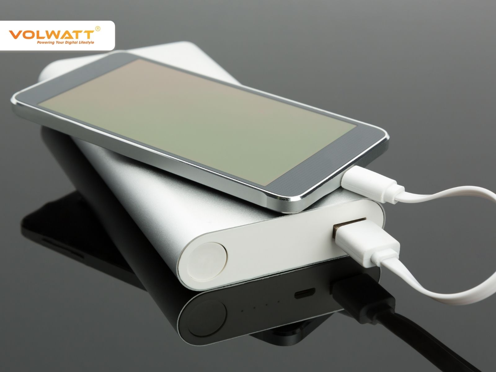 Thời gian đầy của sạc dự phòng 10000mAh phụ thuộc vào công suất củ sạc và hiệu suất chuyển đổi của pin