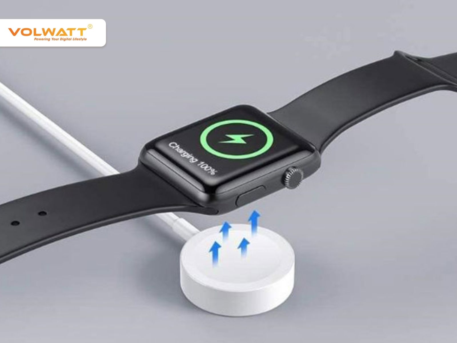 Một chiếc Apple Watch đang được sạc trên đế sạc từ tính của nó
