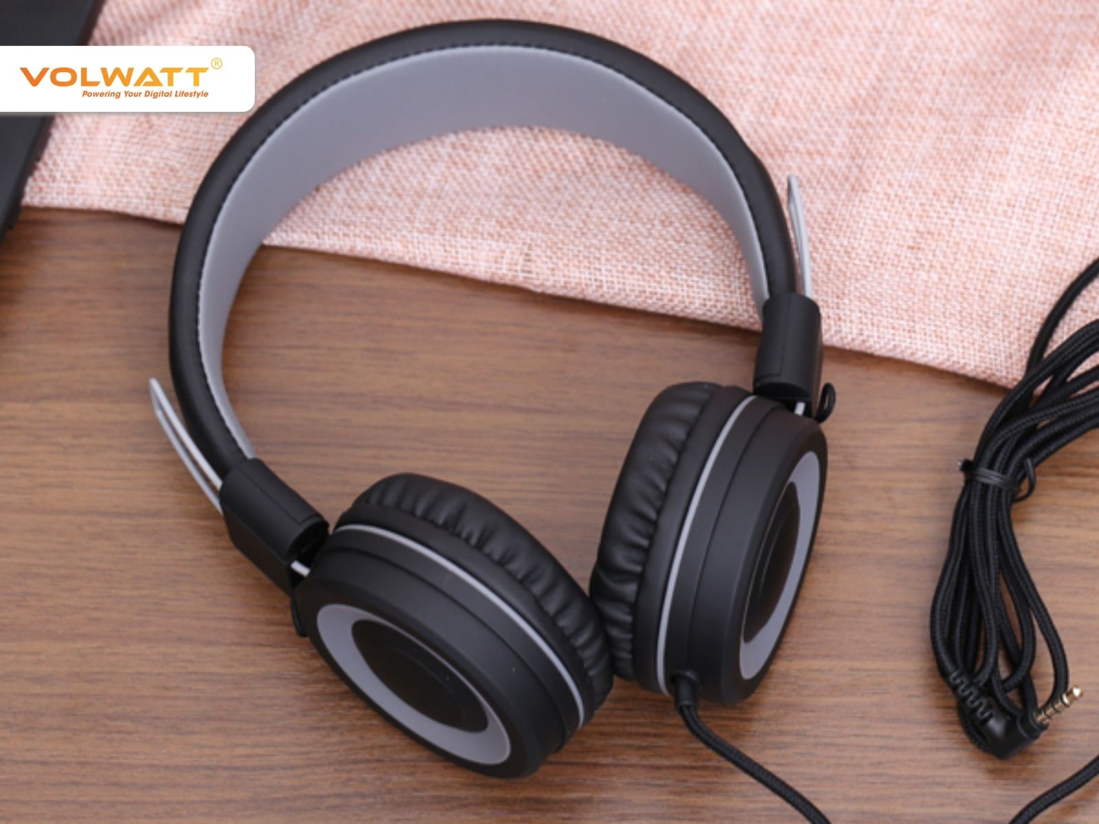 Tai nghe bị kéo căng dễ hỏng và có nguy cơ rò điện