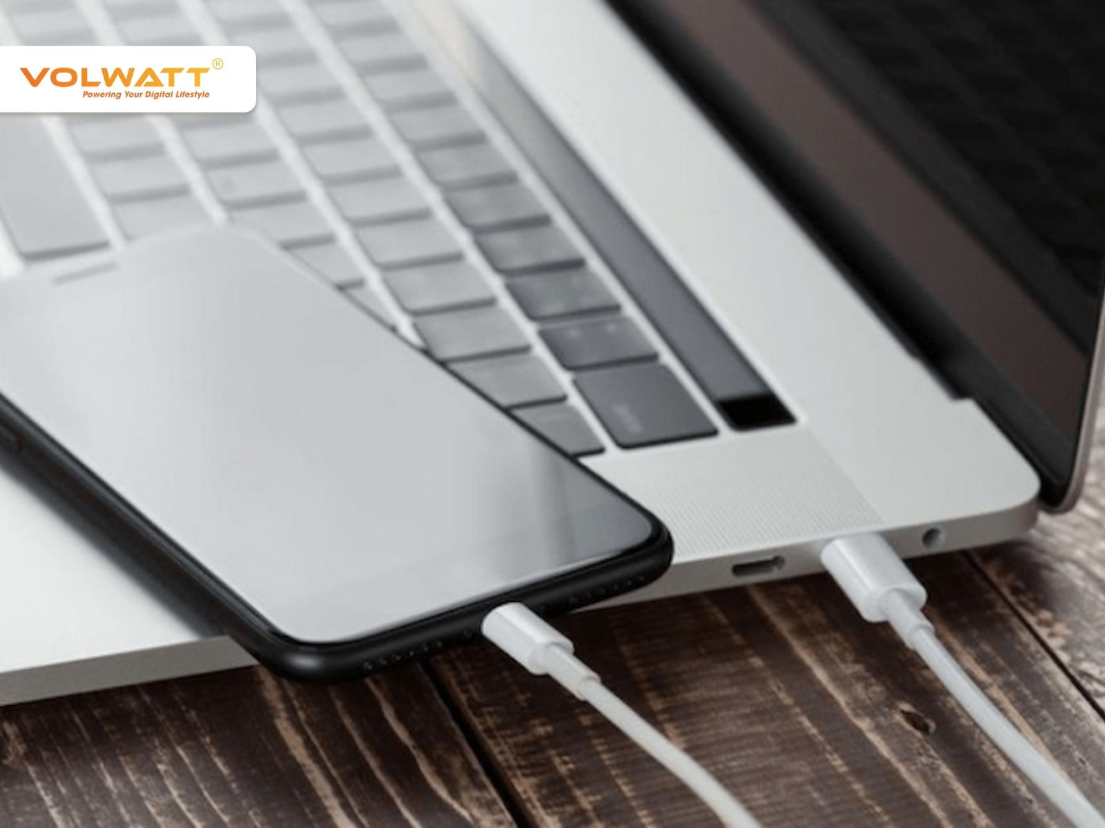 Có thể sạc điện thoại từ laptop qua cáp USB như USB-A hoặc USB-C