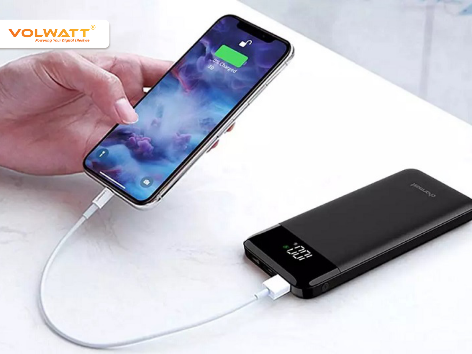 Nguy cơ tiềm ẩn khi vừa sạc dự phòng vừa dùng điện thoại