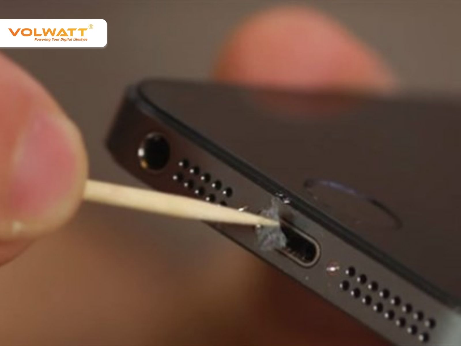 Những sai lầm cần tuyệt đối tránh khi vệ sinh dây sạc iPhone