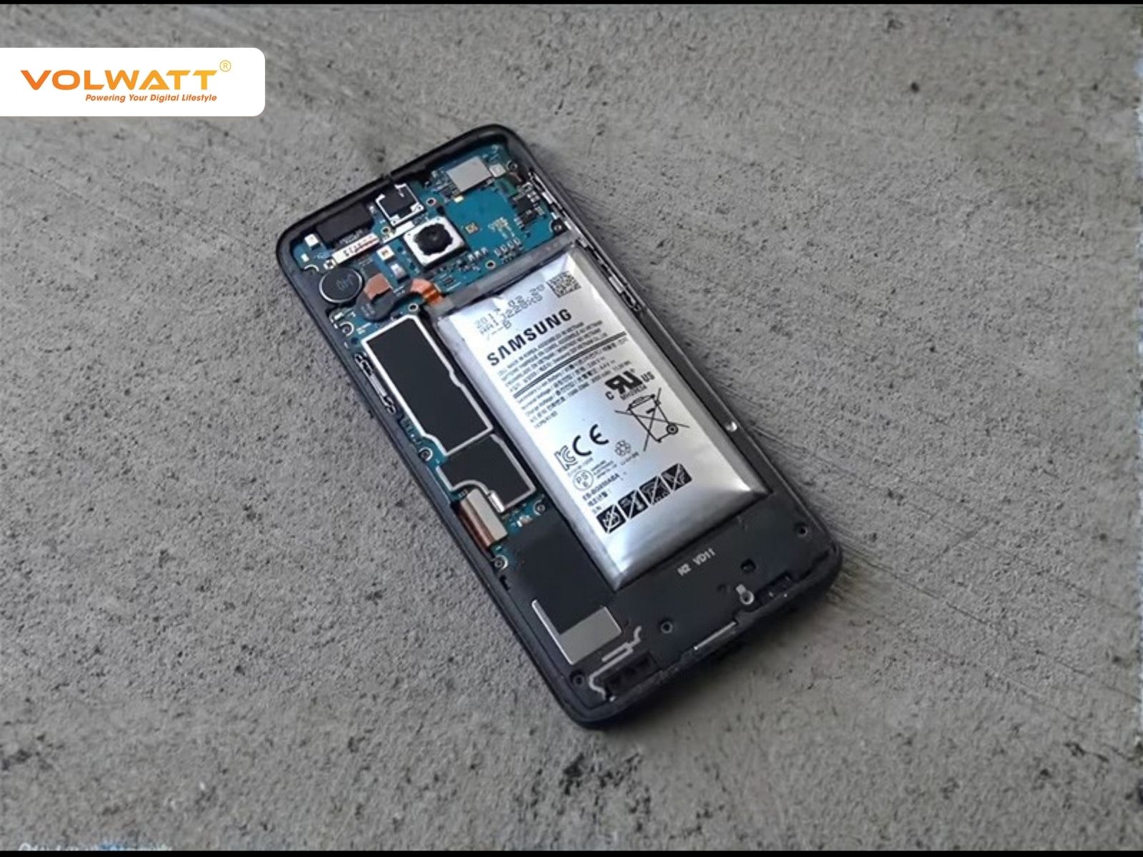 Pin phồng có thể làm cong máy hãy ngừng dùng và thay pin ngay