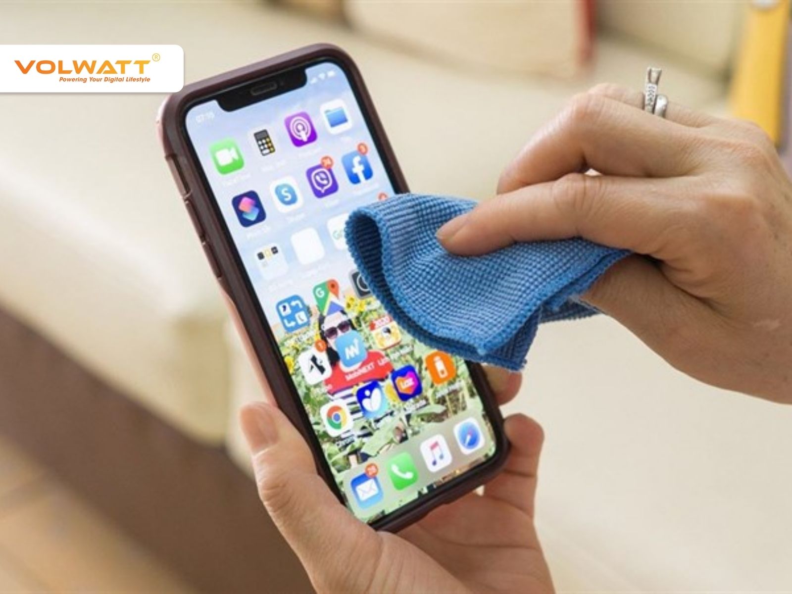 Lau sạch màn hình giúp cảm ứng chính xác và hạn chế lỗi loạn cảm ứng