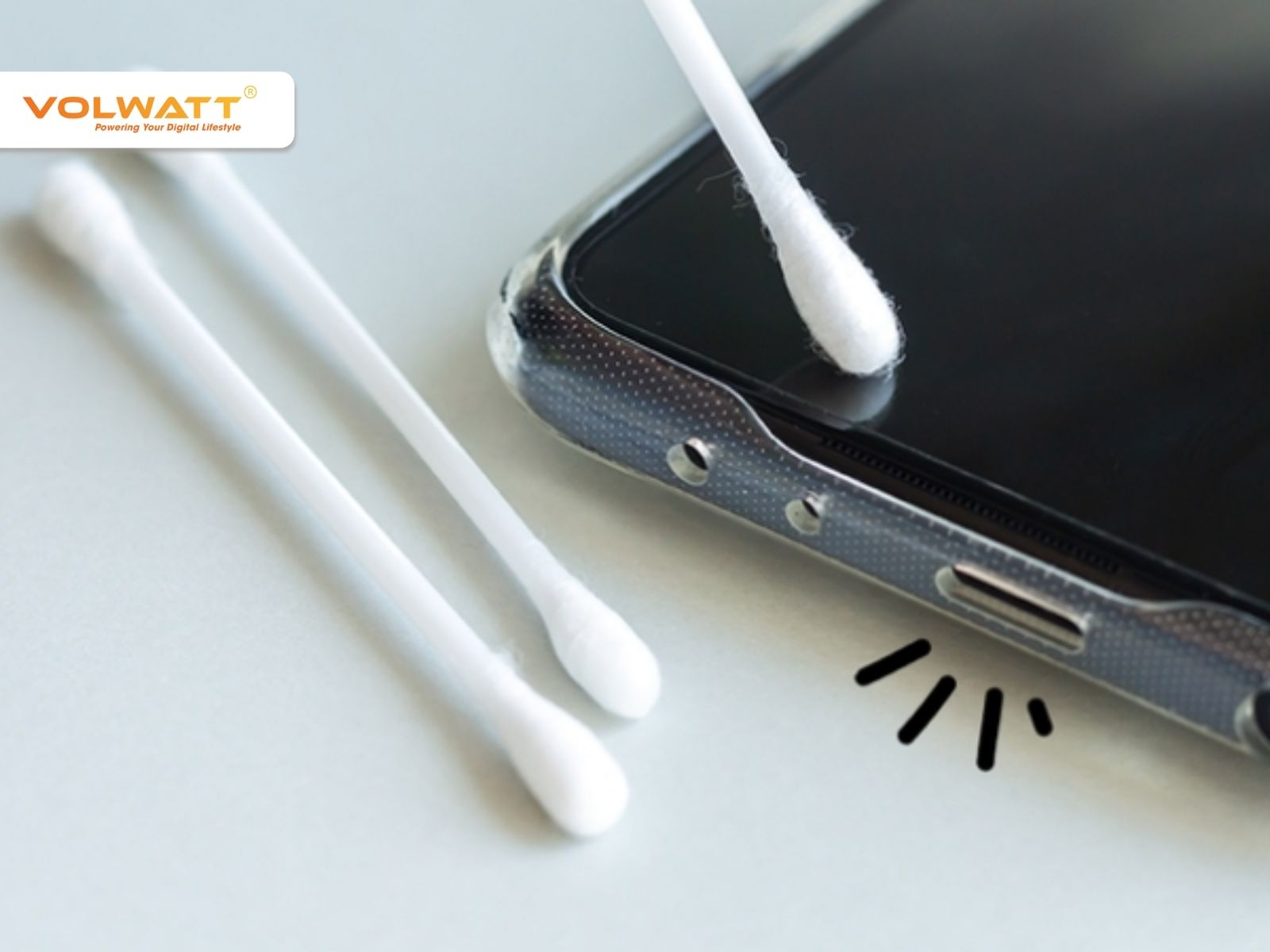 Vệ sinh cổng sạc Samsung thường xuyên để loại bỏ bụi bẩn tích tụ